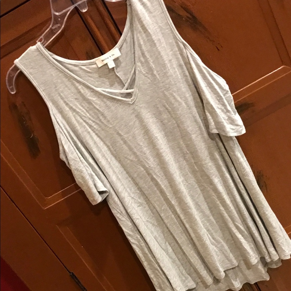 ***Hailey & Co.Blouse - Gray- Size Large