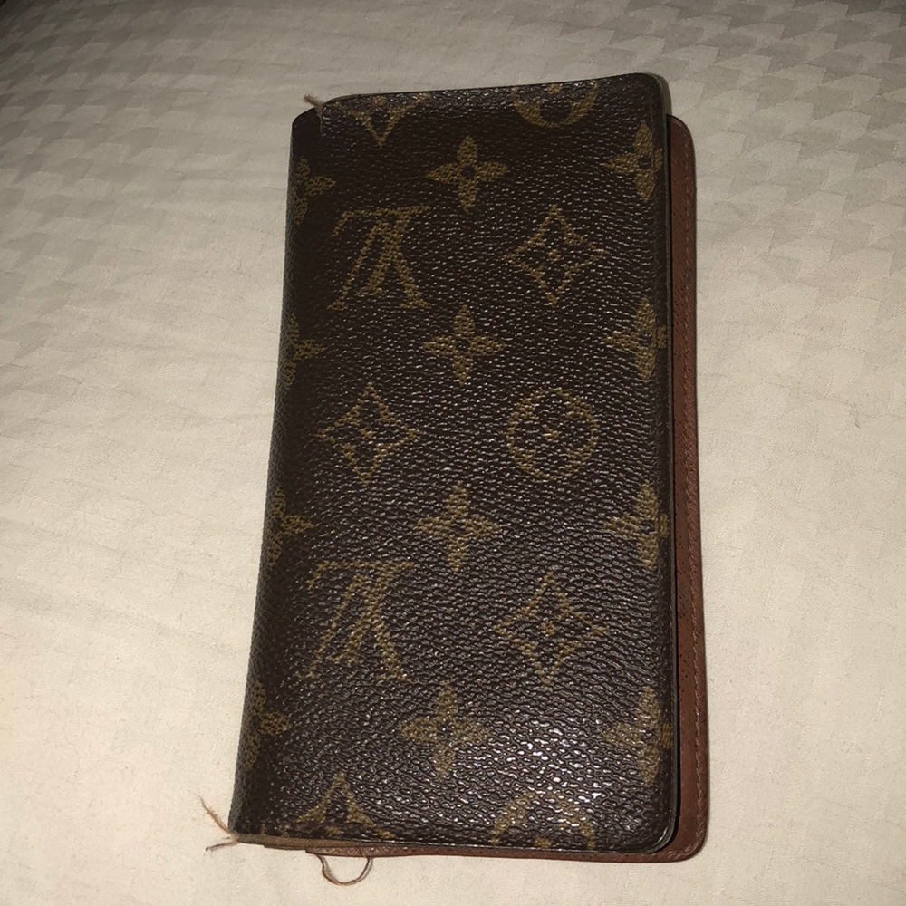 🎄☃️ SALE!!!!! authentic Louis Vuitton wallet ☃️☃️
