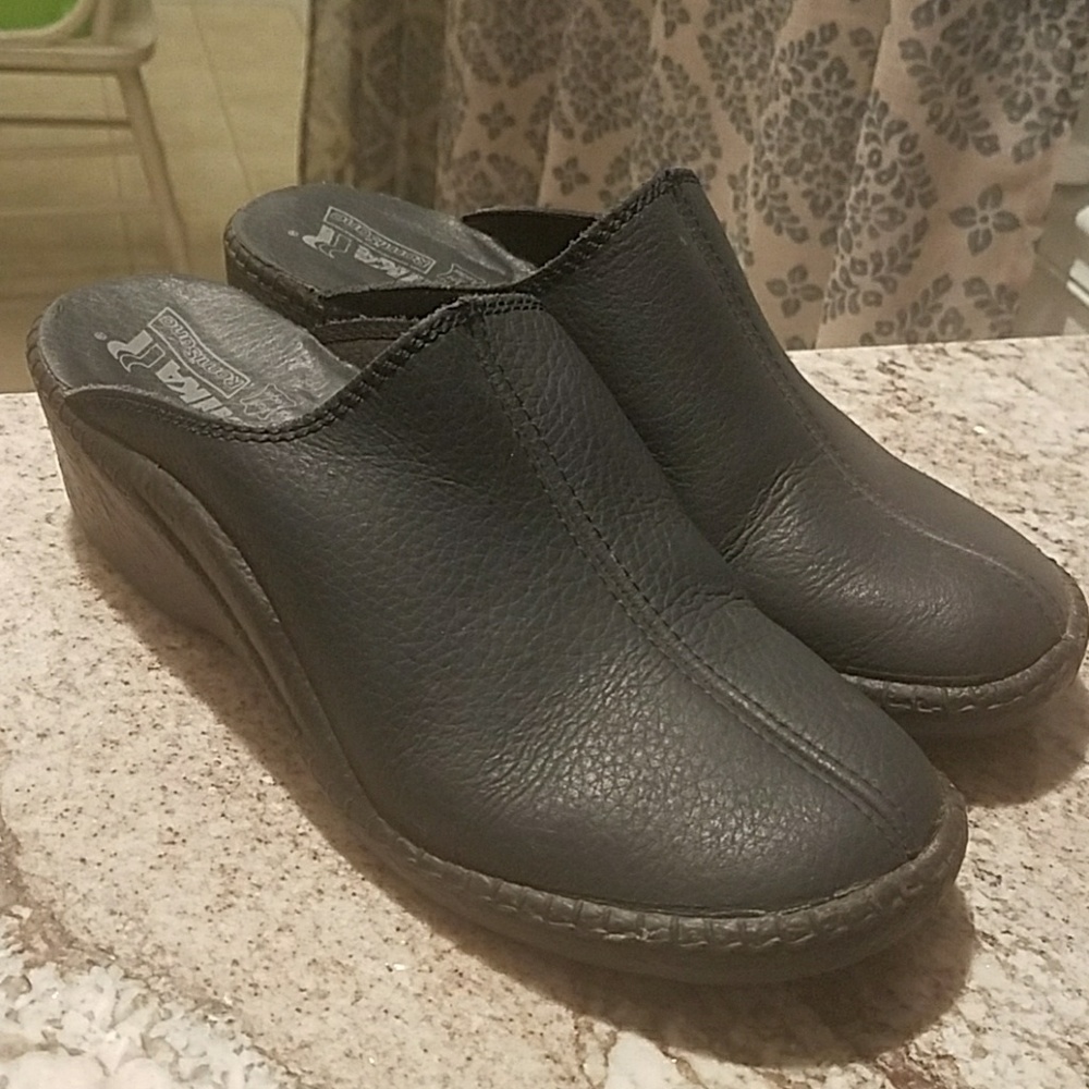 Romika leather clog