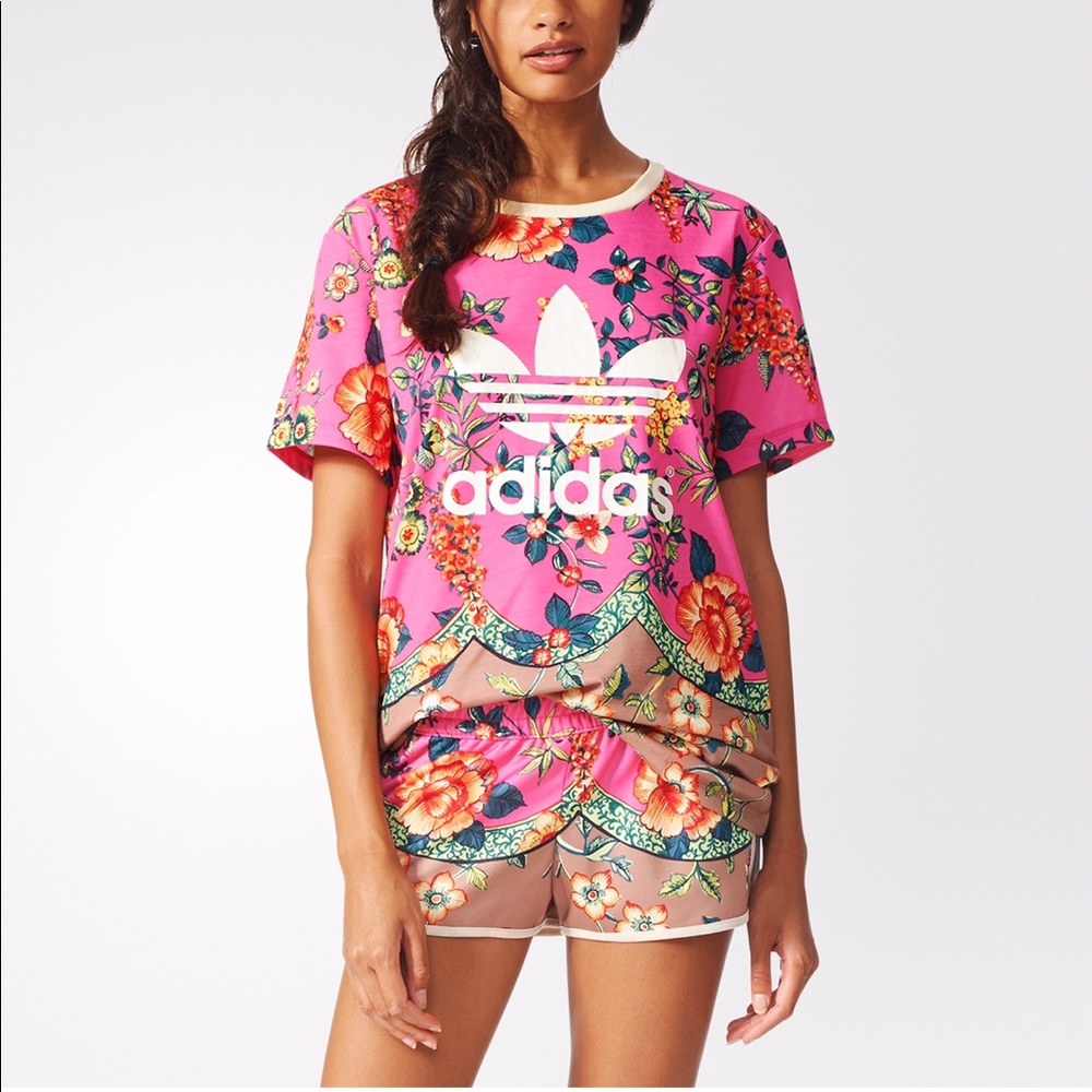 Adidas floral t-shirt *Authentic*