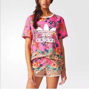 Adidas floral t-shirt *Authentic*
