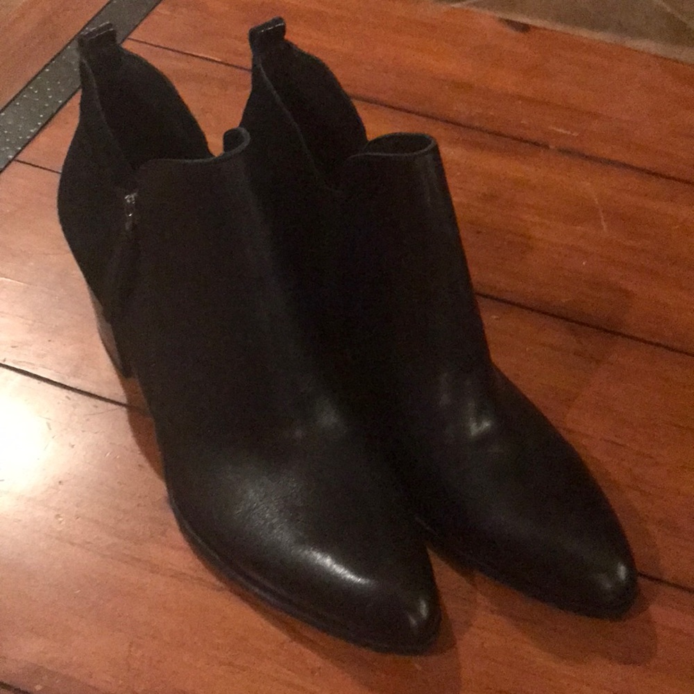 Donald Pliner Edyn sz 11 ankle leather zip boot