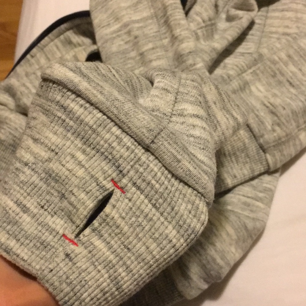 Tommy Hilfiger zip up - Picture 3 of 3