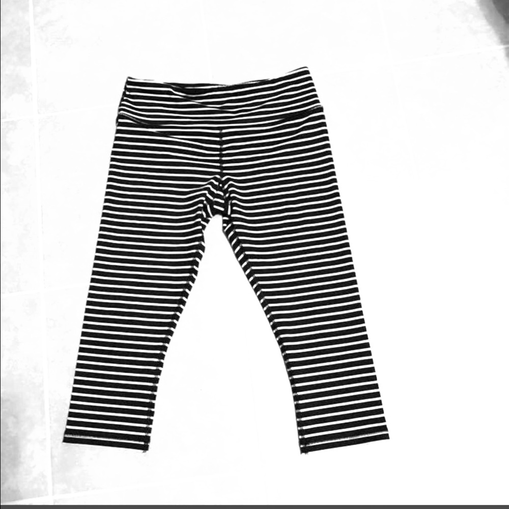 Scorpio Sol Capris Size small