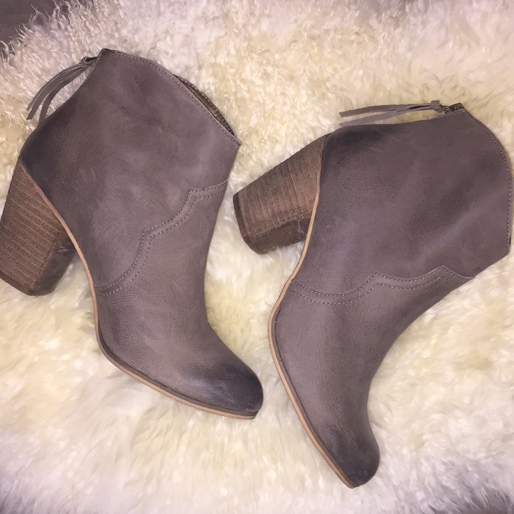 B.P. BOOTIES leather brand new size 8.5