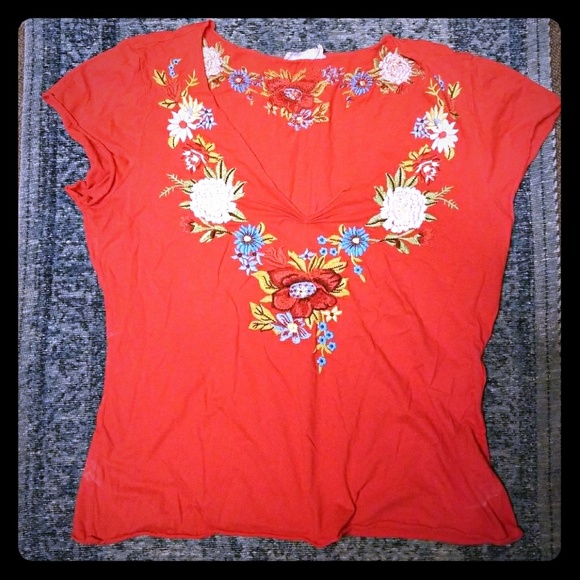 Floral embroidered Red T-shirt - Picture 1 of 1