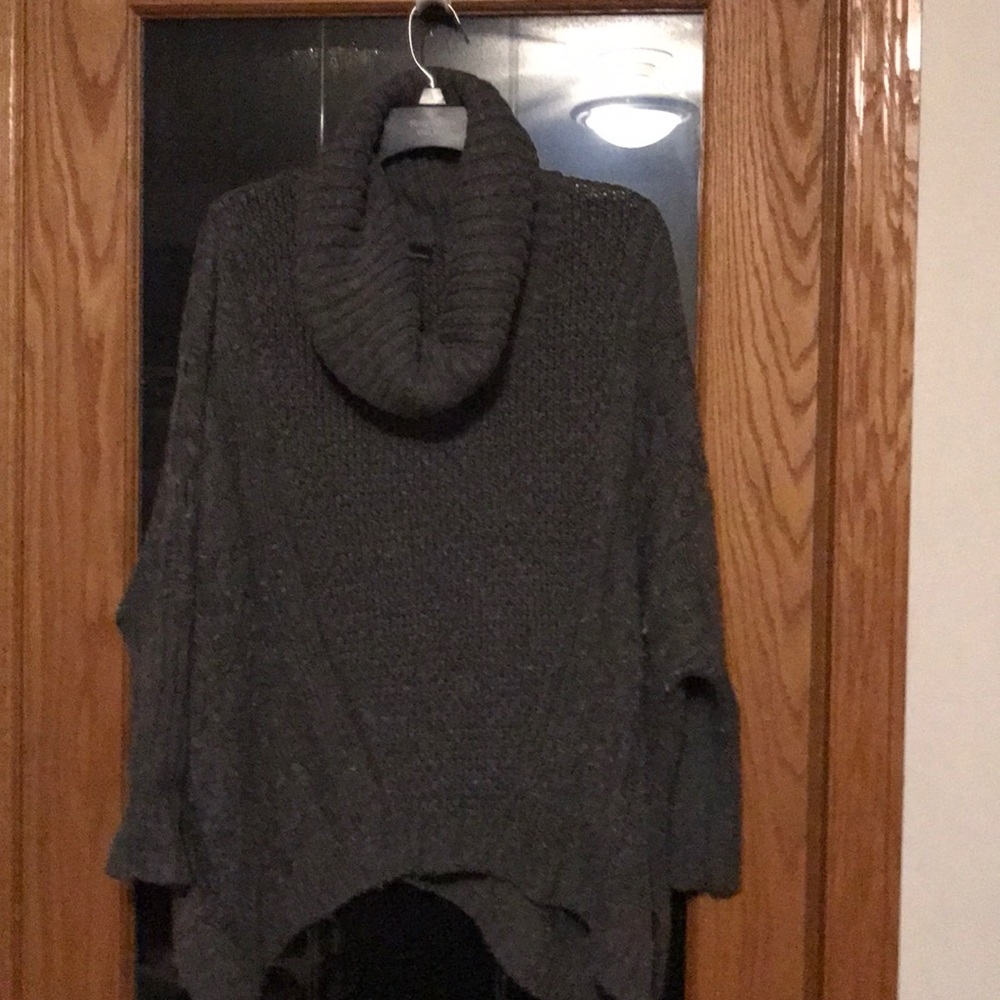 Size L Moda International Dolman Sleeve Sweater