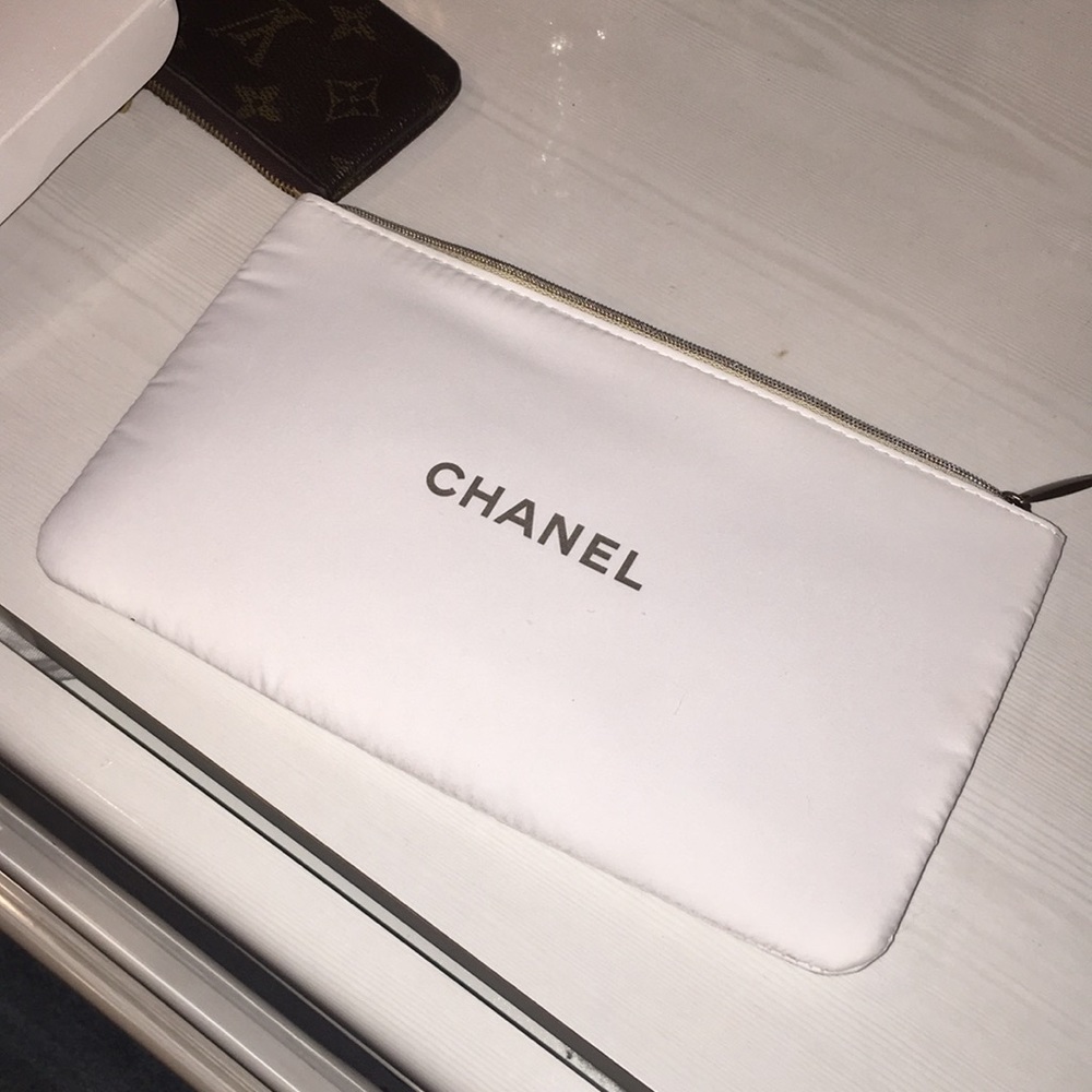 Promotion Chanel cosmetic bag ✨