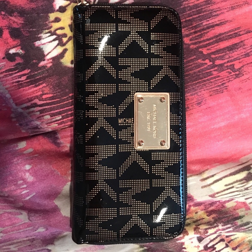 Michael Kors Gold and black zippered wallet