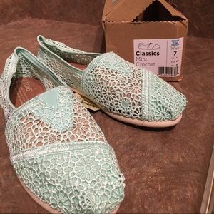 ‼️Moving sale‼️NEW Mint Crochet TOMS, size 7!!