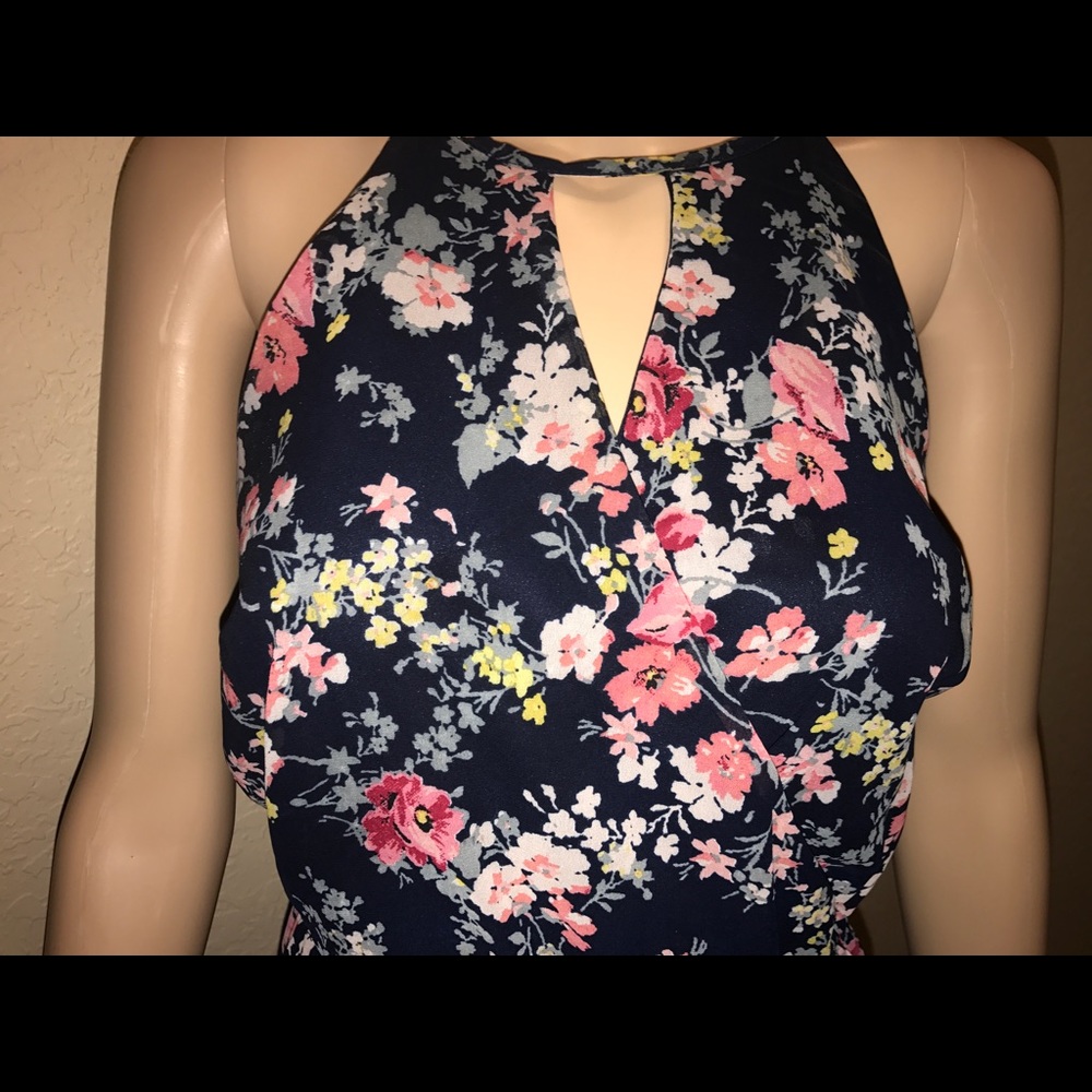 Like new keyhole dress with a slit on the bottom