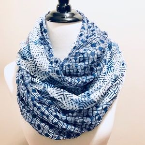 Banana Republic Blue and White Geometric Scarf