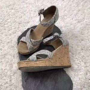 Women’s Toms wedged sandals size 7