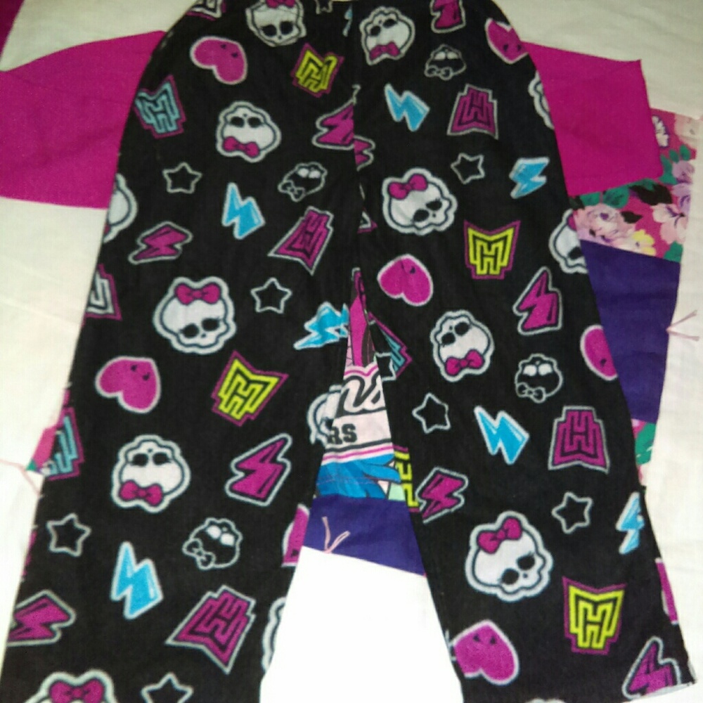 Girls size 4/5 pajamas monster high