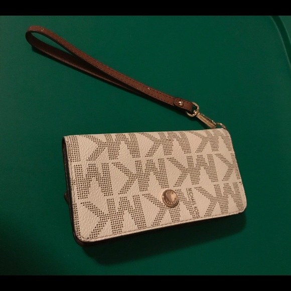 Michael Kors Jet Set Travel Slim Tech Wallet - Picture 3 of 8