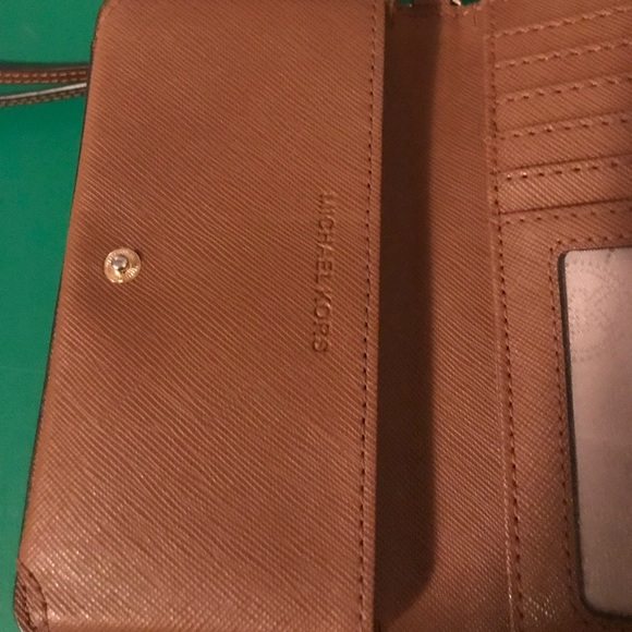 Michael Kors Jet Set Travel Slim Tech Wallet - Picture 7 of 8