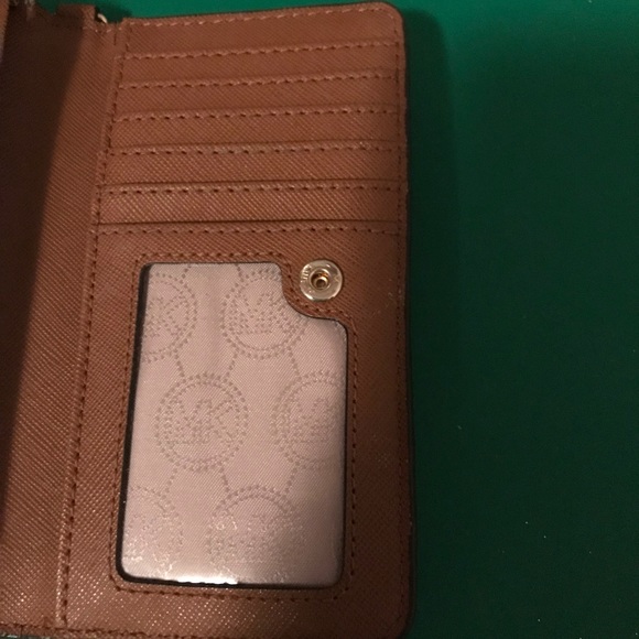 Michael Kors Jet Set Travel Slim Tech Wallet - Picture 8 of 8