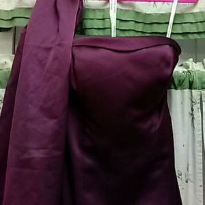 David's Bridal SZ6 Ladies Burgundy dress with Sash