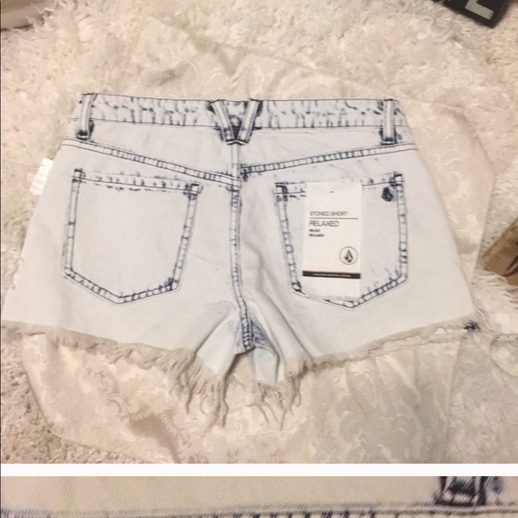 😍NWT$49.50- $50 Volcom fray shorts 27 - Picture 1 of 8