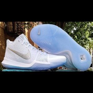 Kyrie 3 White/Chrome Size 10.5! Must Buy!