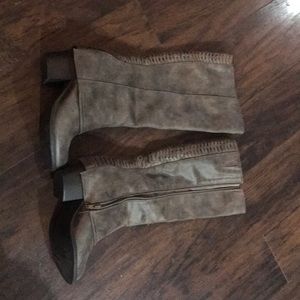 Brown / grey Fergie boots use once 6.5