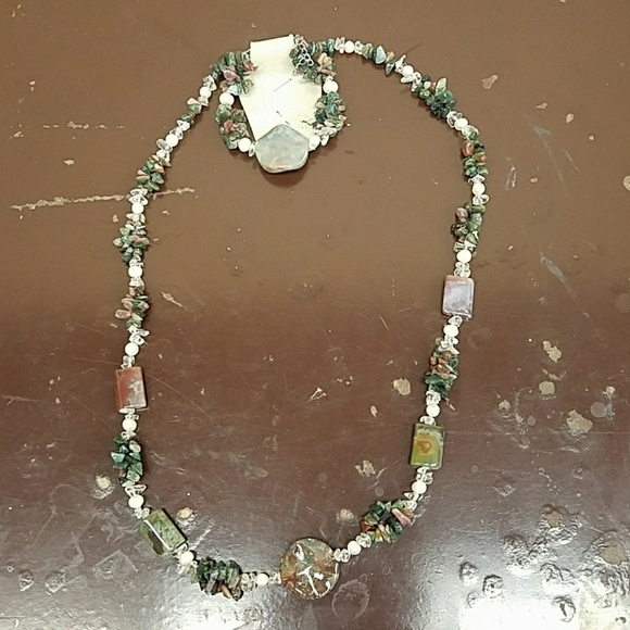 COSTUME STONE PEARL JEWLERY NECKLACE AND BRACELET. - Picture 1 of 3