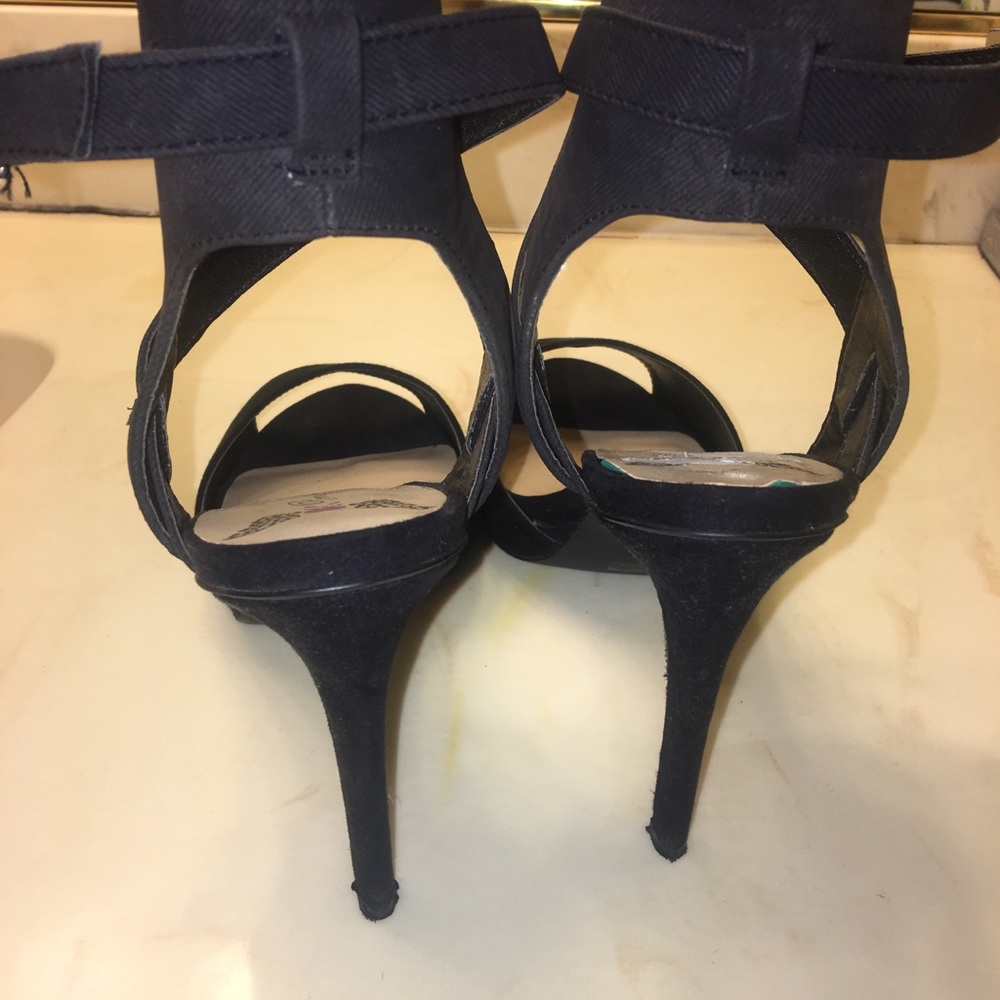 Cute Strappy Penny Loves Kenny Shoes