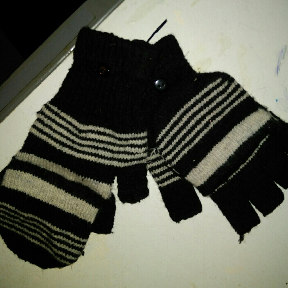 GLOVES - Picture 2 of 2