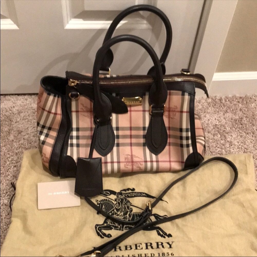Burberry bag. Like new!! BEST OFFER!!!!!