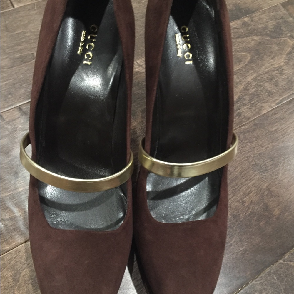 Gucci pump heels brown and gold strap