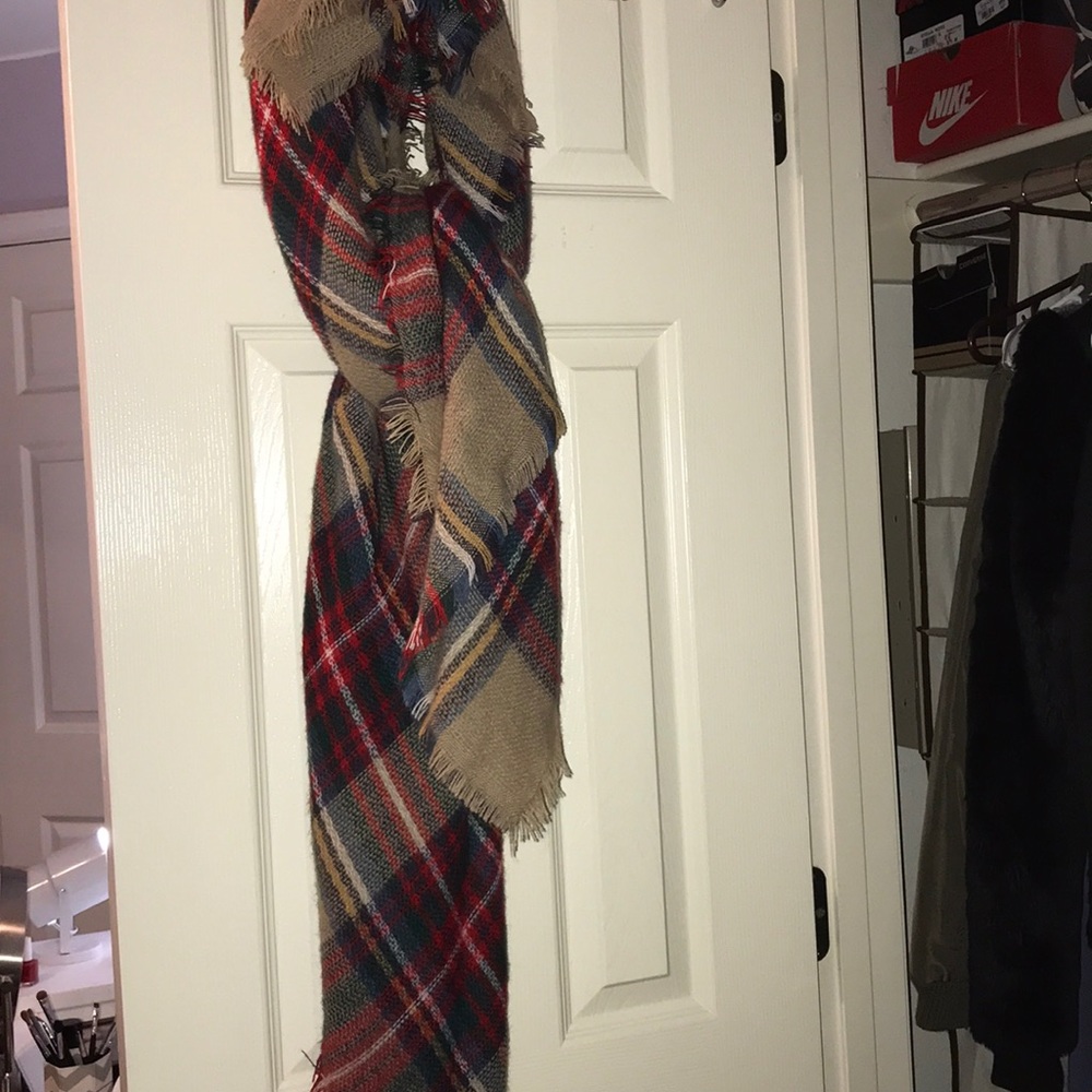 Scarf I bought from shop hopes boutique !