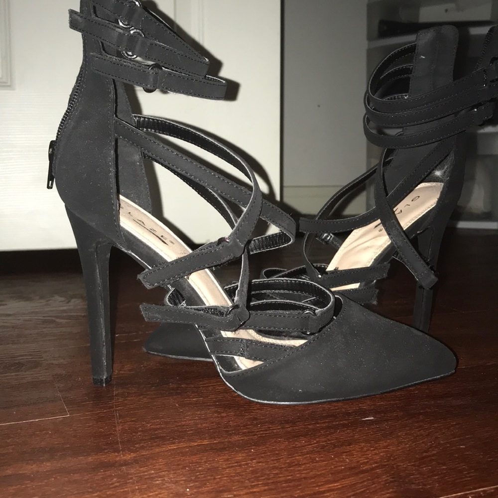Black swede heels !