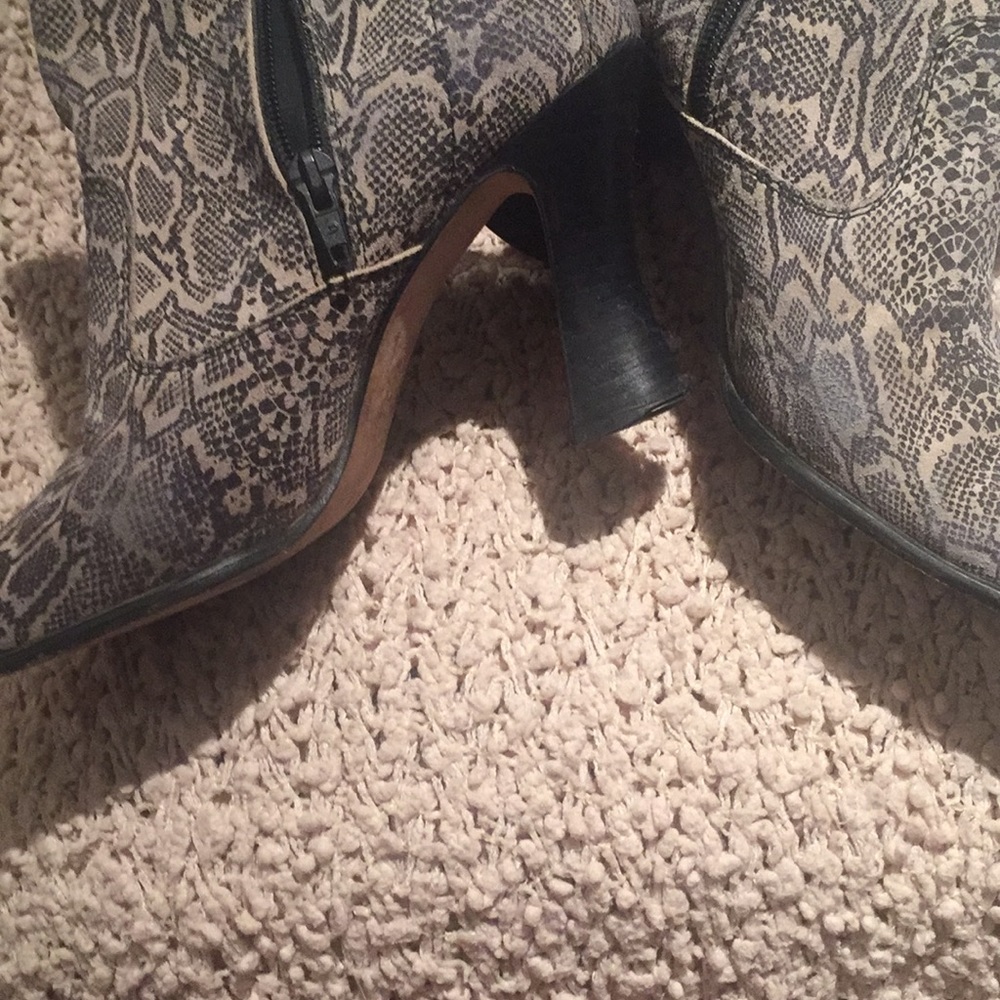 GIFTED TO BUYER🌟ANKLE BOOTS🌟HP - Picture 7 of 8