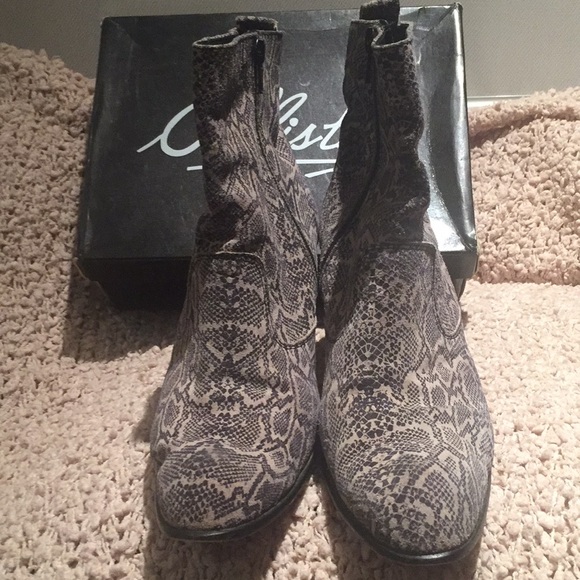 GIFTED TO BUYER🌟ANKLE BOOTS🌟HP - Picture 3 of 8