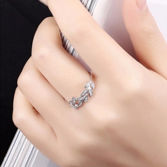 Trendy Olive Branch Ring - Picture 3 of 4