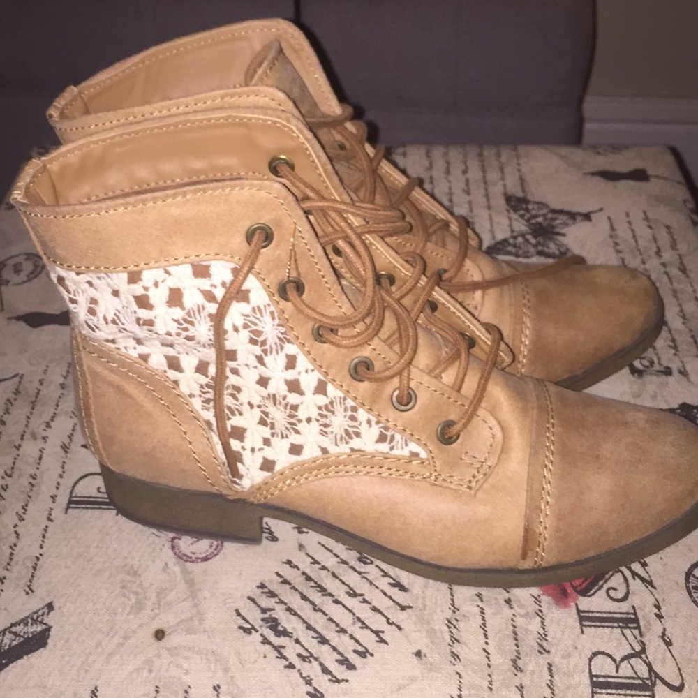 Brand new women's boots
