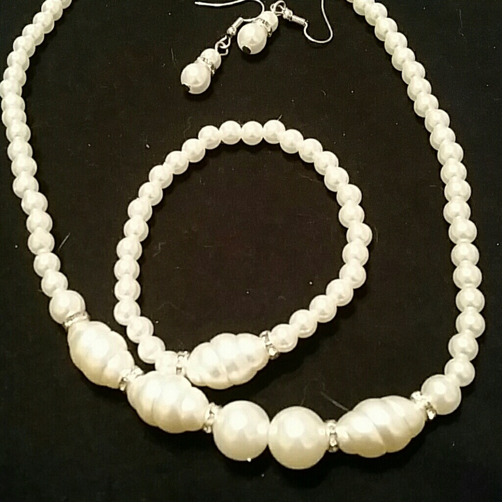 Pearl necklace set