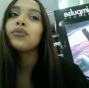 Meet your Posher, Becky