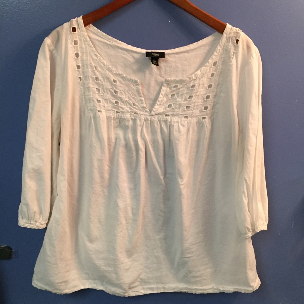 White 3/4 sleeve peasant top.