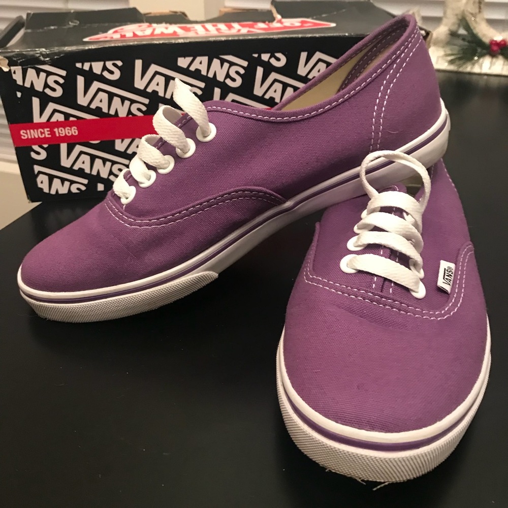 Women’s Vans Sneakers - Size 6 (men’s 4.5)