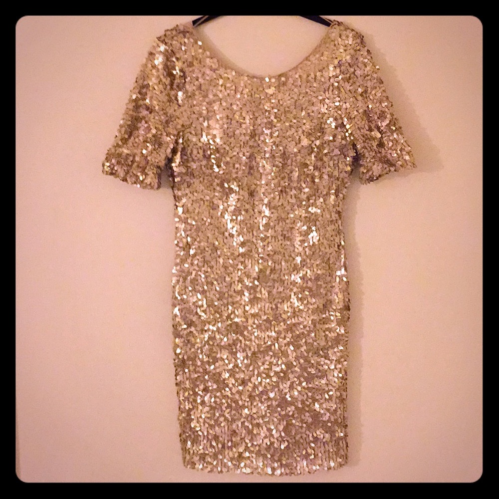 Gold shimmery sequin dress Ark&Co. PERFECT for NYE