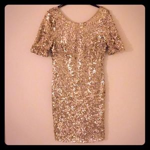 Gold shimmery sequin dress Ark&Co. PERFECT for NYE