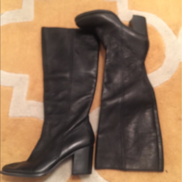 Joan & David Riding Boot - Picture 2 of 5