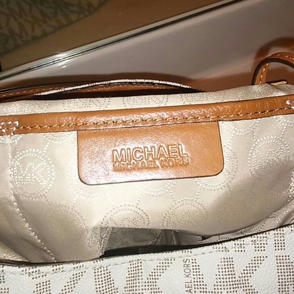 Authentic Michael Kors Purse - Picture 2 of 3
