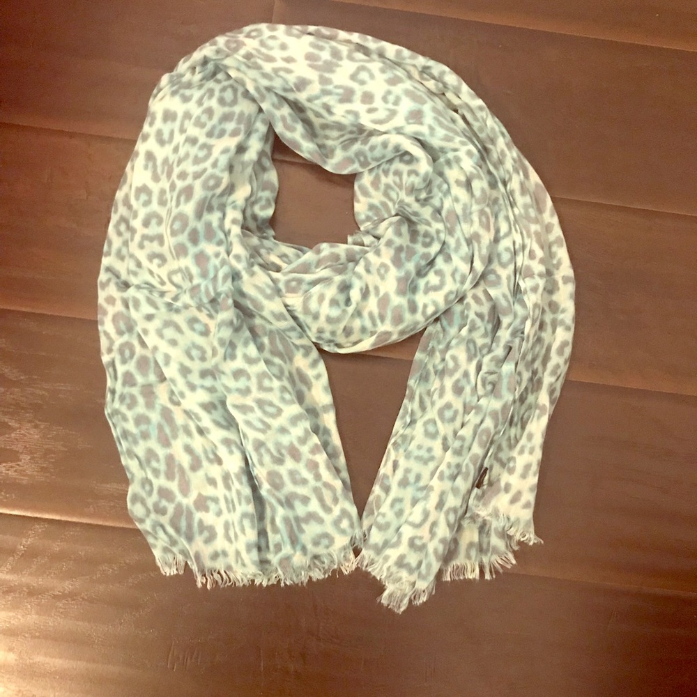 Women’s scarf