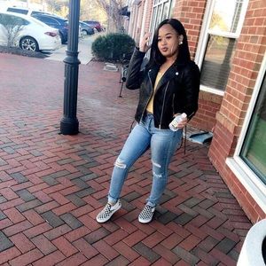 Meet your Posher, Courtney