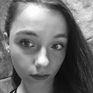 Meet your Posher, Adrianna