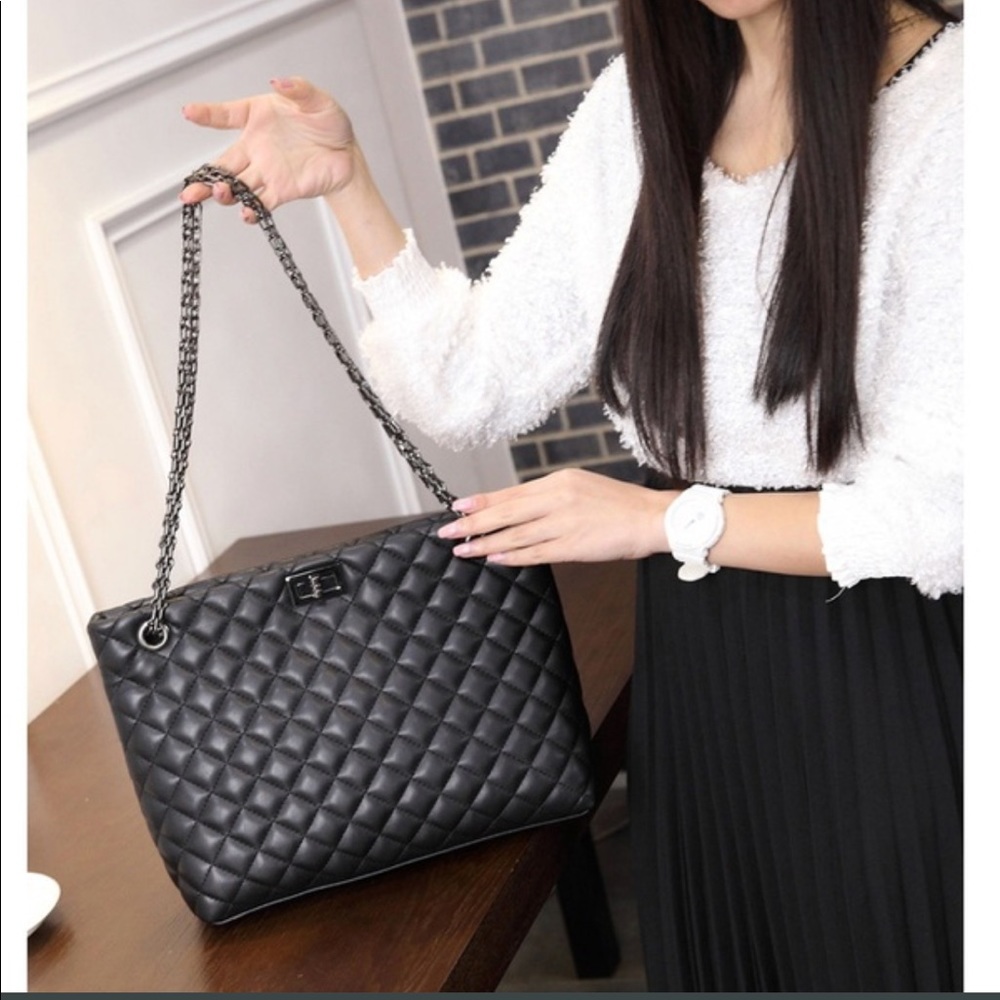 SPECIAL SALE: Brand New Leather Chain Handbag