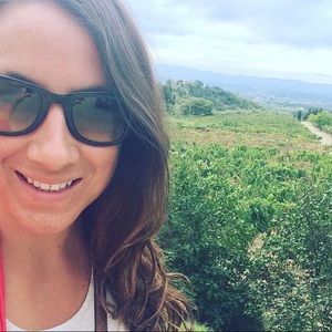 Meet your Posher, Danielle