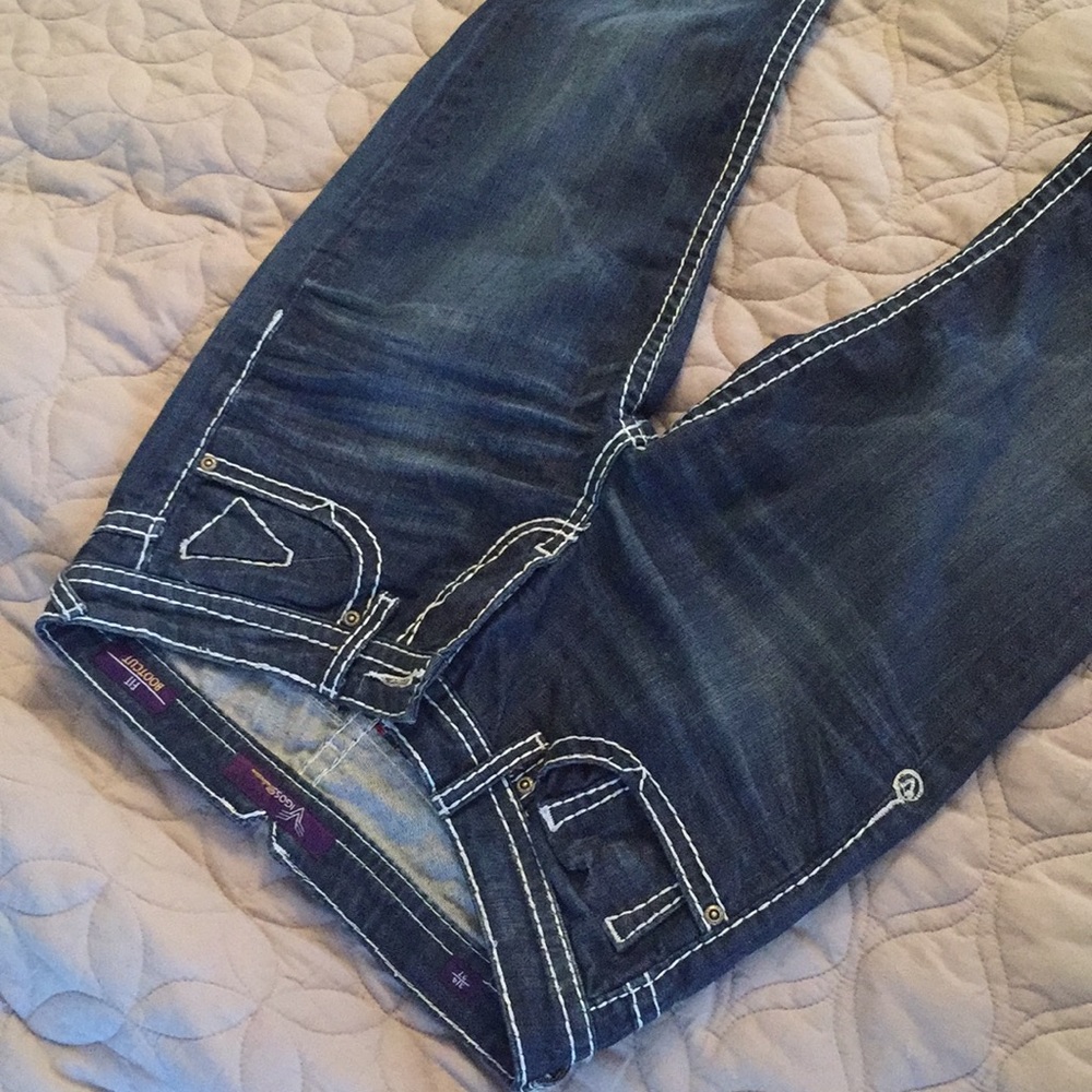 Bootcut designer Jeans with white stitching